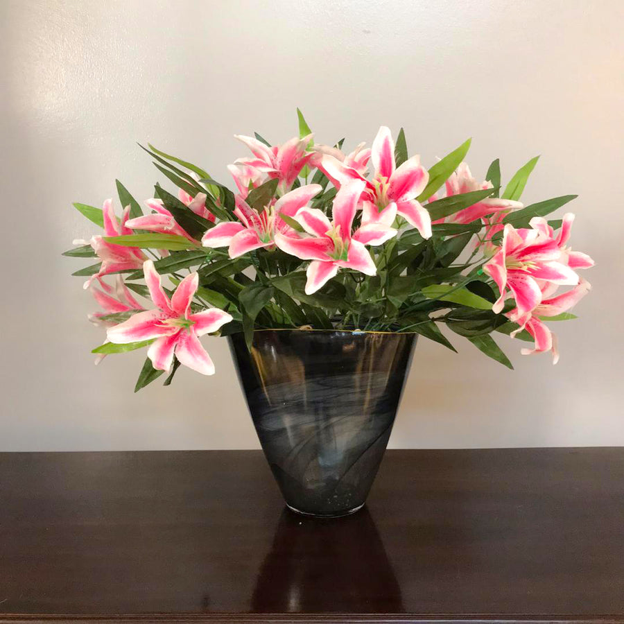 Goldsby Glass Vase With Flowers